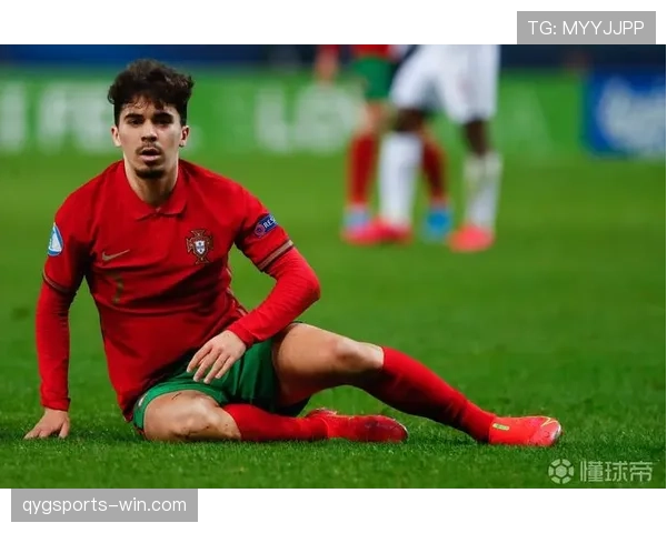 维蒂尼亚面对拜仁高强度逼抢的出球能力解析