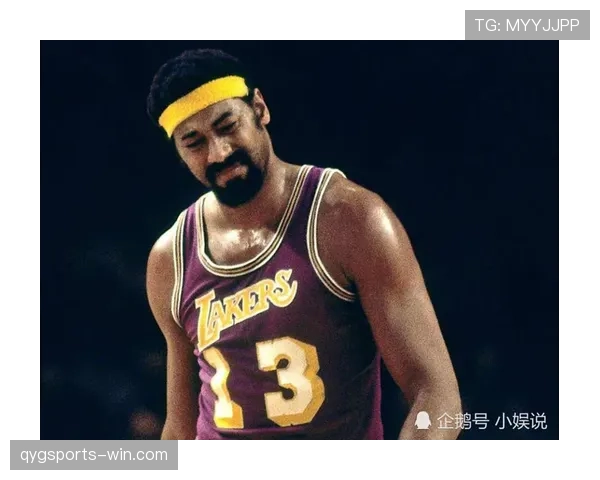 张伯伦篮下高效砍分超越对手，内线统治力奠定球队胜势