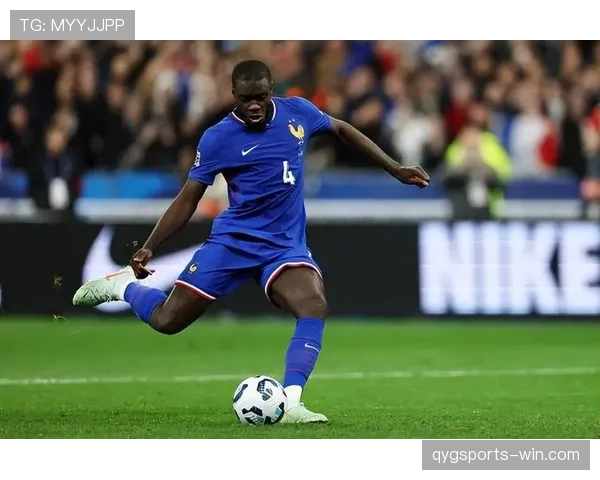 拜仁防线问题持续暴露，对争冠形势产生阶段性影响